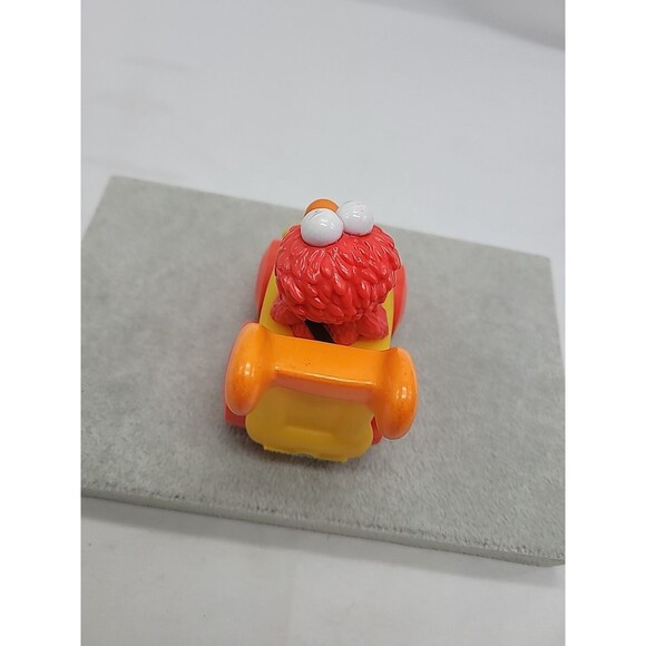 Elmo 2011 Hasbro 4"  Figure Car Sesame Street Workshop Yellow Orange Red - Picture 11 of 16